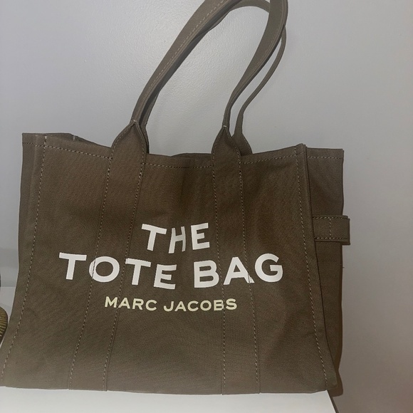 Olive Marc Jacob’s Bag - Picture 1 of 4